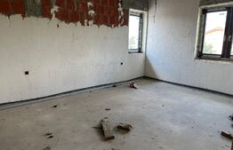 Casă 5 camere în roșu P+E, 215 mp, teren 1005 mp, Episcopia Bihorului