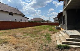 Casă 5 camere în roșu P+E, 215 mp, teren 1005 mp, Episcopia Bihorului