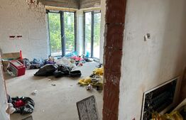 Casă 5 camere în roșu P+E, 215 mp, teren 1005 mp, Episcopia Bihorului