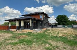 Casă 5 camere în roșu P+E, 215 mp, teren 1005 mp, Episcopia Bihorului