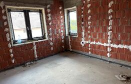 Casă 5 camere în roșu P+E, 215 mp, teren 1005 mp, Episcopia Bihorului