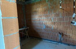 Casă 5 camere în roșu P+E, 215 mp, teren 1005 mp, Episcopia Bihorului