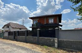 Casă 5 camere în roșu P+E, 215 mp, teren 1005 mp, Episcopia Bihorului