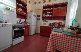 Apartament la curte comuna!Front stradal!Ideal pentru cabinete!Ultracentral