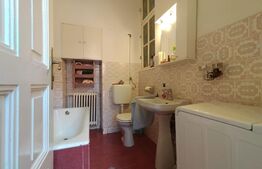 Apartament la curte comuna!Front stradal!Ideal pentru cabinete!Ultracentral