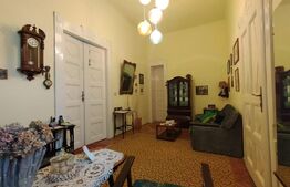 Apartament la curte comuna!Front stradal!Ideal pentru cabinete!Ultracentral