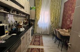 Casa la curte comuna, front stradal, 90 mp, Ultracentral