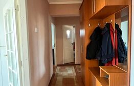 Anunț de Vânzare: Apartament Spațios cu 4 Camere