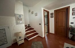 Proprietate versatilă cu două apartamente și casă cu trei nivele