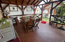 Proprietate versatilă cu două apartamente și casă cu trei nivele