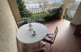 Proprietate versatilă cu două apartamente și casă cu trei nivele