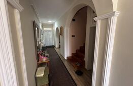 Casa cu 4 camere zona Rogerius
