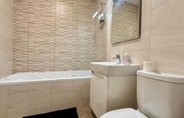 Apartament decomandat 54 mp,  cu parcare in Prima Onestilor 