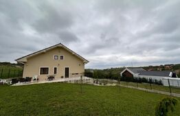 Casa de vanzare la 900 m de Spitalul Judatean