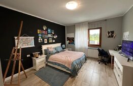 Casa de vanzare la 900 m de Spitalul Judatean