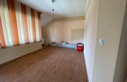 Vând Casă în Oraș cu Curte Proprie și Toate Utilitățile - zona Velența