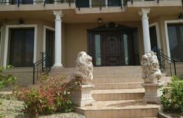 Casă de lux cu panoramă deasupra orașului