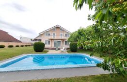 Vilă cu 5 dormitoare în Beverly Hills - Sanmartin, piscină, 1100 mp teren