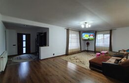 Casă cu 3 camere cu 110 mp cu teren de 500 mp la intrarea în Cihei