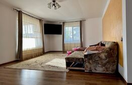 Casă cu 3 camere cu 110 mp cu teren de 500 mp la intrarea în Cihei