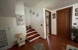 Proprietate versatilă cu două apartamente și casă cu trei nivele