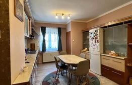 Anunț de Vânzare: Apartament Spațios cu 4 Camere