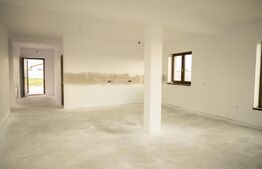 Casa moderna si spatioasa in Santandrei.