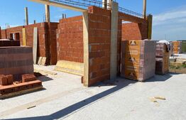 Casa cu 4 camere la roșu sau semifinisat, 136 mp, zona Santandrei