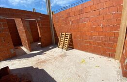 Casa cu 4 camere la roșu sau semifinisat, 136 mp, zona Santandrei