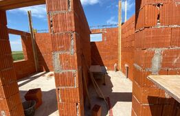 Casa cu 4 camere la roșu sau semifinisat, 136 mp, zona Santandrei