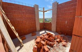 Casa cu 4 camere la roșu sau semifinisat, 136 mp, zona Santandrei