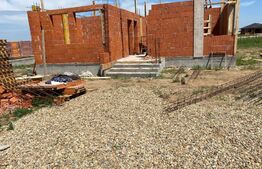 Casa cu 4 camere la roșu sau semifinisat, 136 mp, zona Santandrei