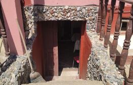 Casa renovabila situata in Sanmartin cartier Beverly Hils