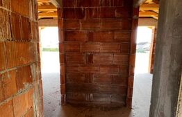 CASA DE VANZARE LA ROSU IN CIHEI, STRADA INCHISA,ZONA LINISTITA