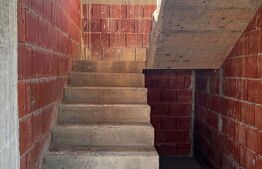 CASA DE VANZARE LA ROSU IN CIHEI, STRADA INCHISA,ZONA LINISTITA