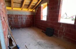 CASA DE VANZARE LA ROSU IN CIHEI, STRADA INCHISA,ZONA LINISTITA