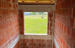 CASA DE VANZARE LA ROSU IN CIHEI, STRADA INCHISA,ZONA LINISTITA