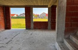 CASA DE VANZARE LA ROSU IN CIHEI, STRADA INCHISA,ZONA LINISTITA