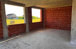 CASA DE VANZARE LA ROSU IN CIHEI, STRADA INCHISA,ZONA LINISTITA