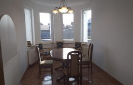 Casa de vanzare P+E+M, doua garaje si teren peste 900 mp in cartierul Nufarul