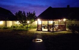 Casa de vanzare P+E+M, doua garaje si teren peste 900 mp in cartierul Nufarul