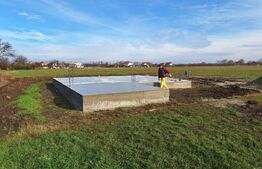 Casa semifinisata cu garduri la doar 15 km de Oradea 