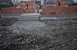 Casa semifinisata cu garduri la doar 15 km de Oradea 