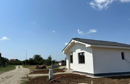 Casa semifinisata cu garduri la doar 15 km de Oradea 