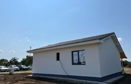 Casa semifinisata cu garduri la doar 15 km de Oradea 