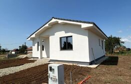 Casa semifinisata cu garduri la doar 15 km de Oradea 