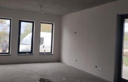 Casa semifinisata cu gard imprejmuitor in Livada de Bihor, la 8 km de Oradea 