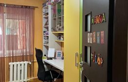 Anunț Vânzare Apartament 3 Camere Decomandat - Zona Rogerius etaj 2