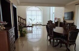 Casă de lux de vânzare -312 mp utili, 3 nivele, intimitate și liniște garantate!