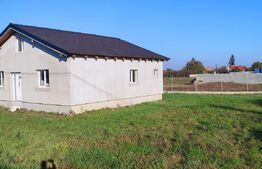 Casa situata la 15 km de centrul orasului